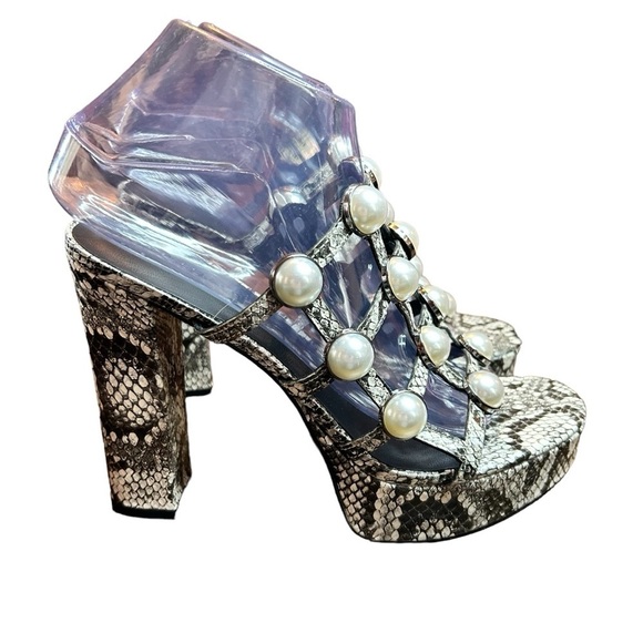 Karl Lagerfeld Shoes - Karl lagerfeld Paris Africa Pearls black white 2 tone snake size 8